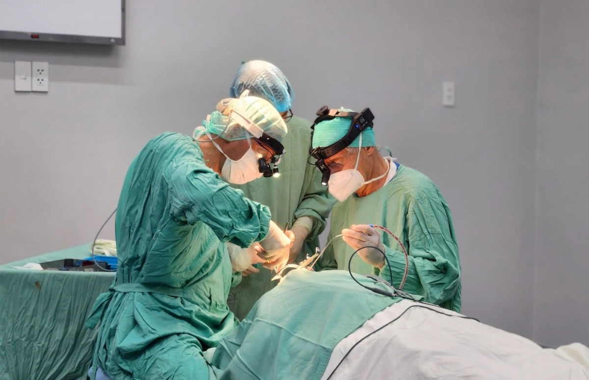 Phẫu thuật khe hở môi, vòm miệng cho trẻ em bị dị tật tại Bệnh viện Trung ương Huế