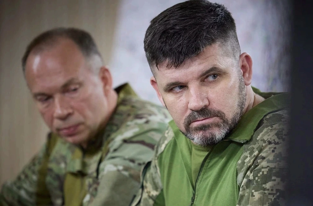 Ông Andrii Hnatov (phải) được bổ nhiệm làm Tổng tham mưu trưởng Lực lượng vũ trang Ukraine. Ảnh: Pravda