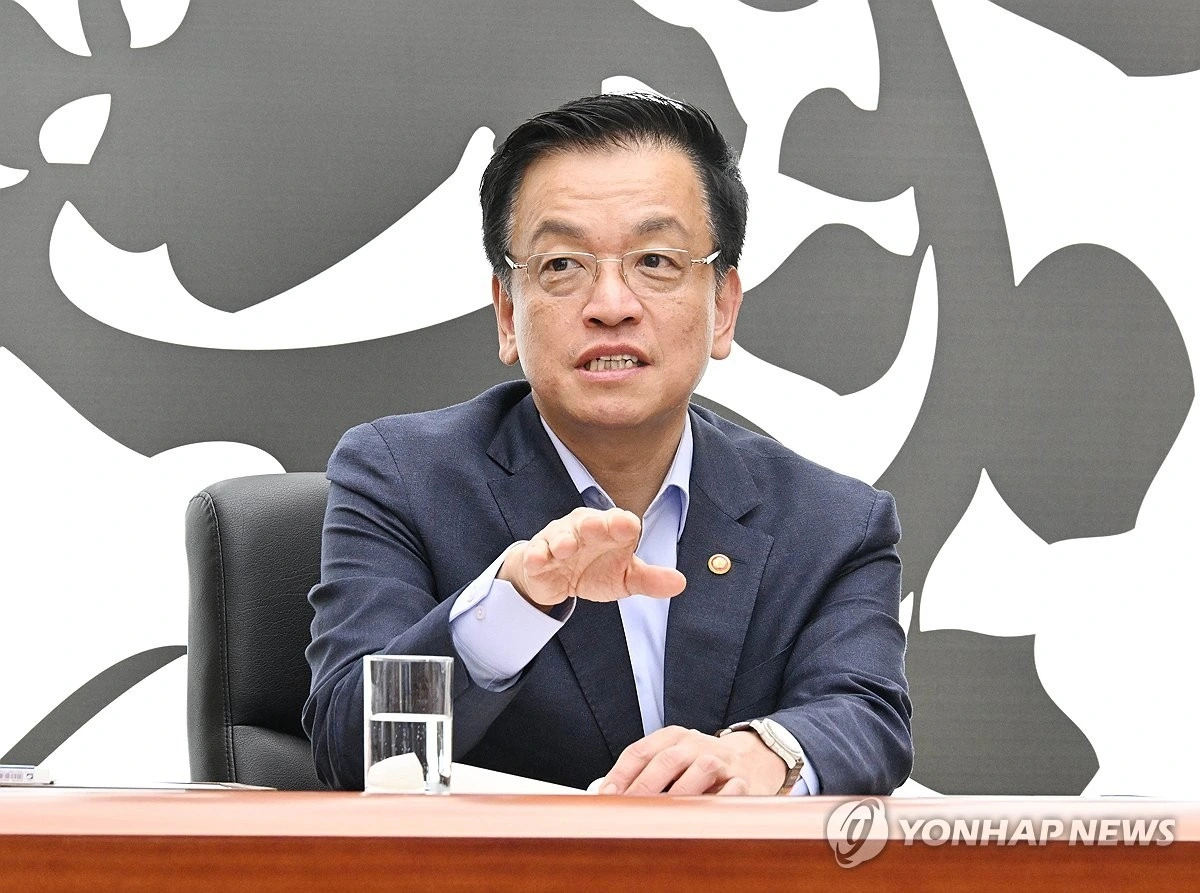 Tổng thống tạm quyền của Hàn Quốc Choi Sang-mok. Ảnh: Yonhap News