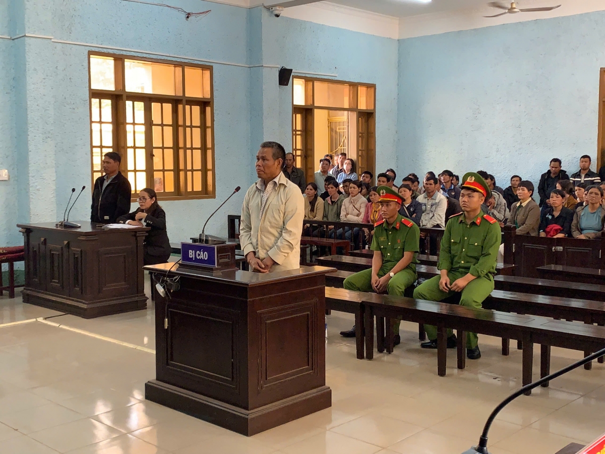 Bị cáo Rơ Châm Grông bị tuyên phạt 7 năm tù. (Ảnh: Nguyễn Thảo)