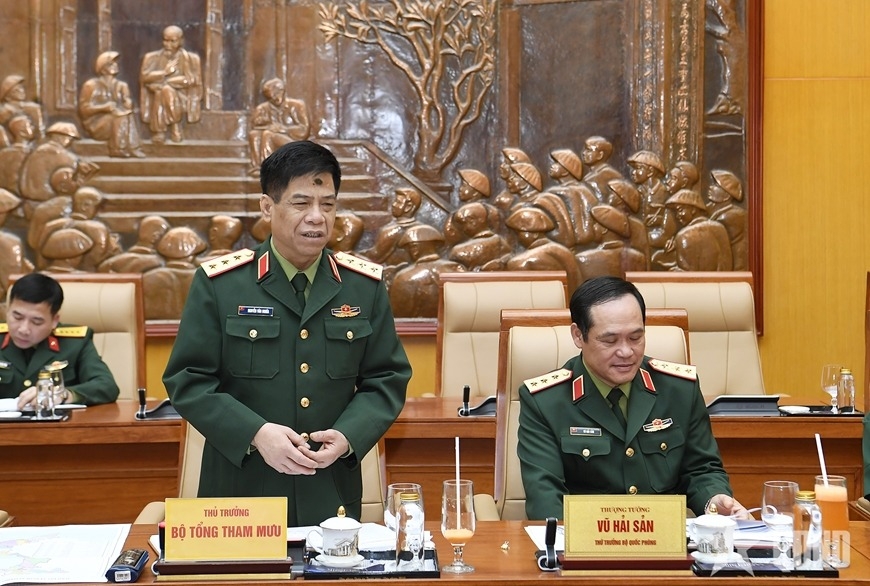 Thượng tướng Nguyễn Văn Nghĩa, Phó tổng Tham mưu trưởng QĐND Việt Nam báo cáo, làm rõ một số nội dung trong dự thảo Đề án. Ảnh: TUẤN HUY