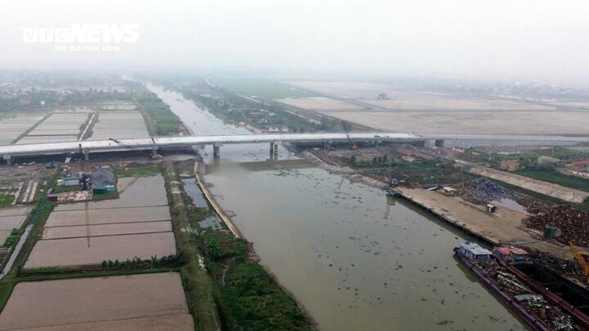 Đến hết tháng 2/2025, dự án đầu tư xây dựng cầu vượt sông Hóa và đoạn tuyến qua Hải Phòng của tuyến đường bộ từ TP Thái Bình đi cầu Nghìn đạt 85% giá trị hợp đồng. Dự án có tổng mức đầu tư trên 760 tỷ đồng được triển khai thi công từ tháng 4/2024, tổng diện tích đất gần 12ha. Trong đó, ngân sách tỉnh Thái Bình chi trả cho công tác GPMB phần cầu và đường dẫn cầu vượt sông Hóa