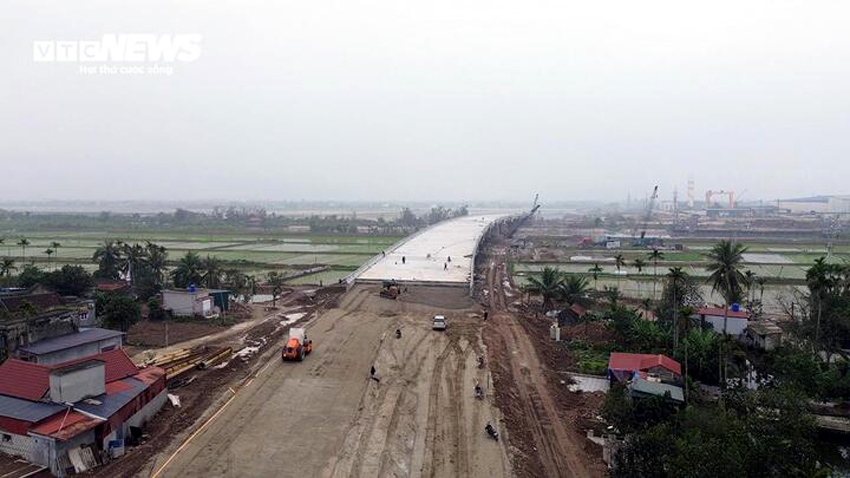 Theo báo cáo của Ban Quản lý dự án đầu tư xây dựng các công trình giao thông Hải Phòng (sau sáp nhập là Ban Quản lý dự án đầu tư xây dựng các công trình giao thông và nông nghiệp Hải Phòng), nhà thầu đã hoàn thành 109/109 cọc khoan nhồi, 100/100 dầm Super T, 11/11 trụ - mố; hoàn thành lắp đặt nhịp 10/10 nhịp dầm, hoàn thành bản mặt cầu 10/10 nhịp