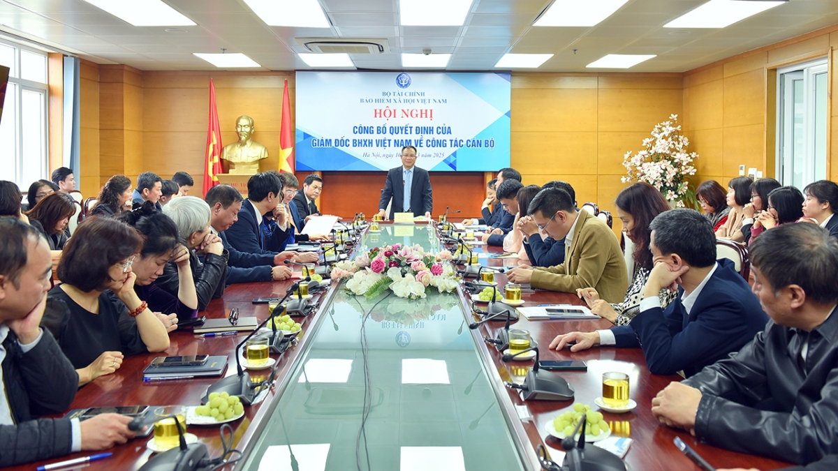 Giám đốc Lê Hùng Sơn mong muốn BHXH khu vực I phát huy những thành tựu đã đạt được, chỉ đạo, điều hành thắng lợi các chỉ tiêu, nhiệm vụ được giao