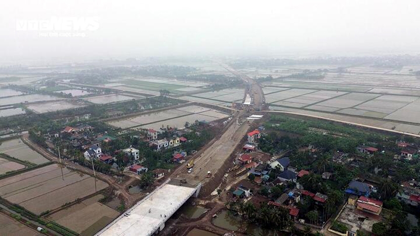 Cũng theo ông Cường, so với hợp đồng ký với nhà thầu, tiến độ dự án đang đạt yêu cầu và khả năng cao vượt kế hoạch khoảng 3-4 tháng