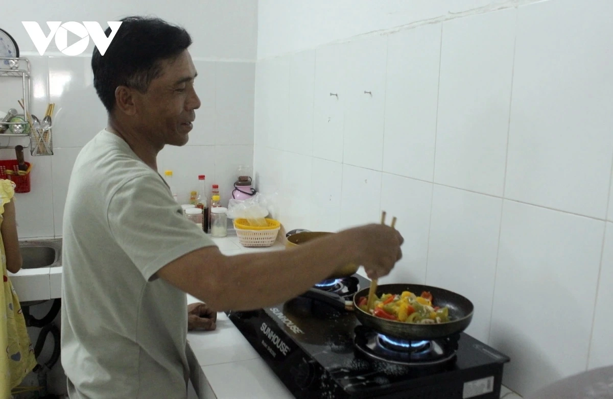 Người có công, người nghèo khó khăn về nhà ở được thành phố Đà Nẵng bố trí căn hộ chung cư.