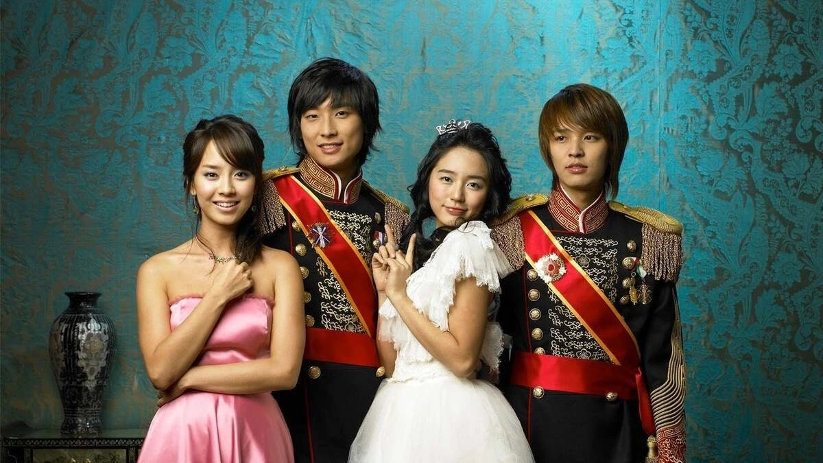 Yoon Eun Hye cùng dàn diễn viên phim "Goong"