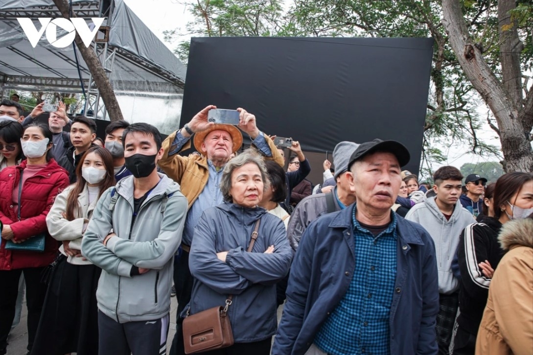 The show draws plenty of attention from both locals and tourists.