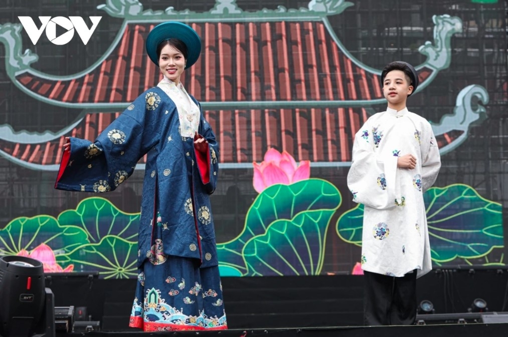 The Ao Dai fashion show honours the beauty of Vietnamese women and promote their images to international friends.