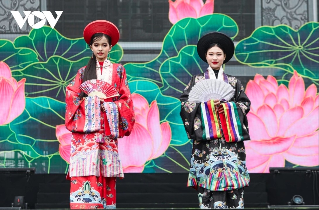 The outfits are performed by female officers and models.