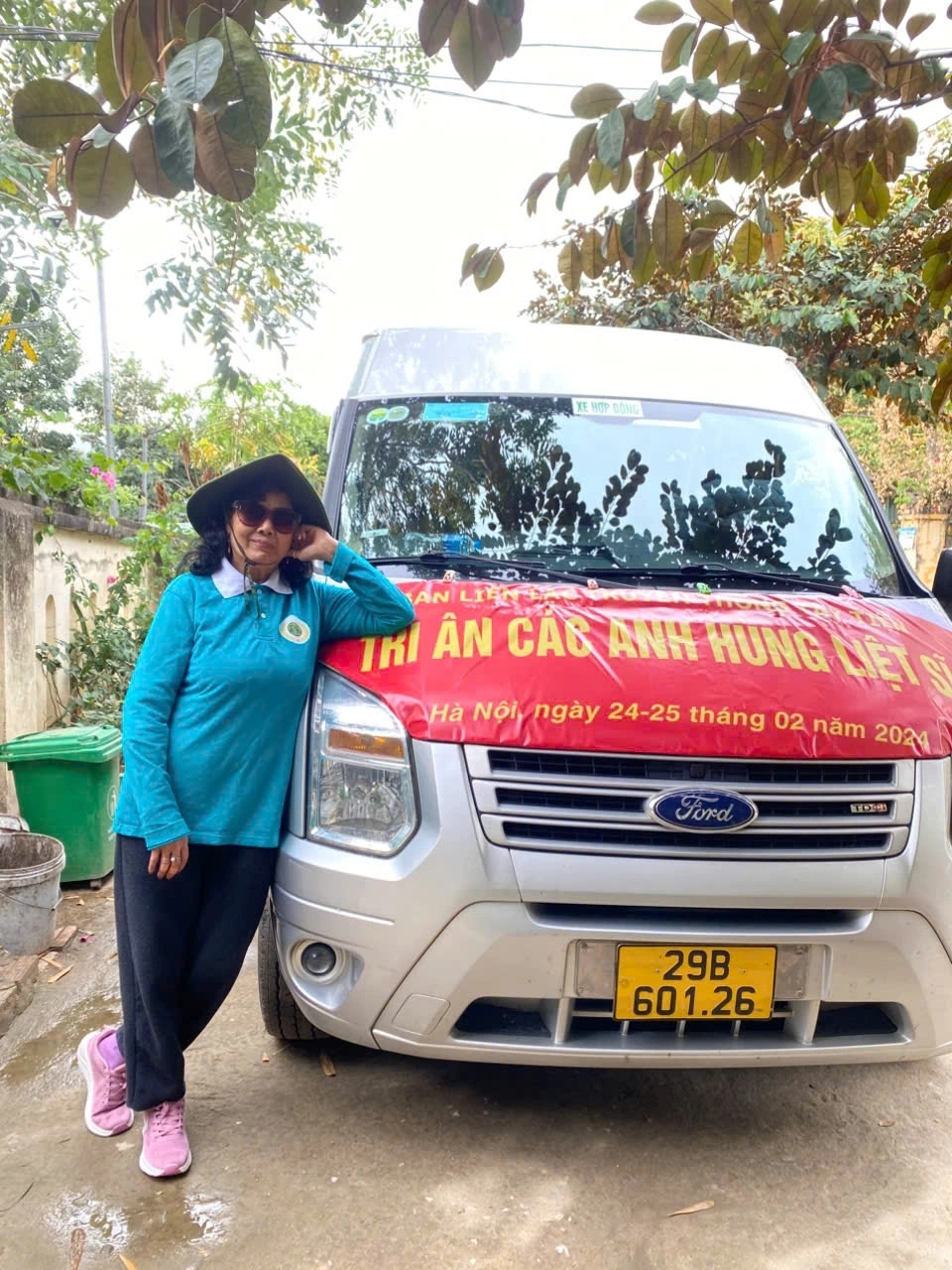 NSND Kim Dung trong chuyến đi tri ân các anh hùng liệt sĩ ở vùng Tây Tiến.
