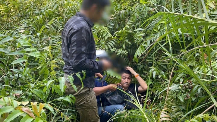 Nhóm nghi phạm lẩn trốn ở nơi địa bàn hiểm trở giáp Bình Chánh và Hóc Môn, TP.HCM. (Ảnh: CACC)