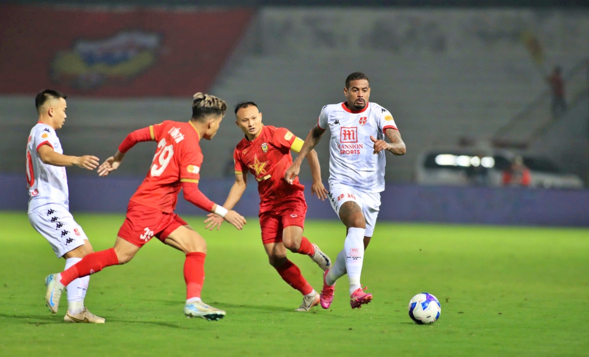 CLB Bình Định ký hợp đồng với Paulo Pinto từ Hải Phòng (Ảnh: VPF).