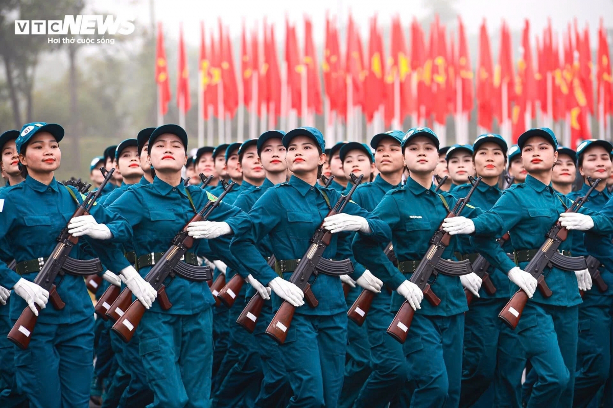 Khối nữ dân quân tự vệ miền Bắc.