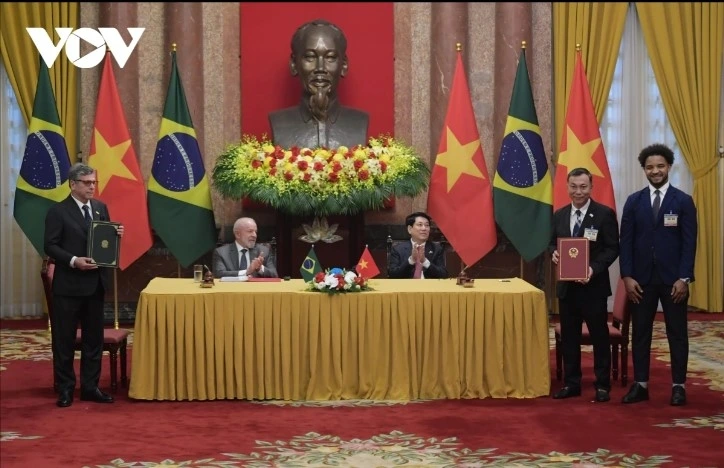 The two presidents, along with senior delegations from both countries, witness the signing and exchange of several important bilateral agreements in fields of diplomacy, security, trade and sports.