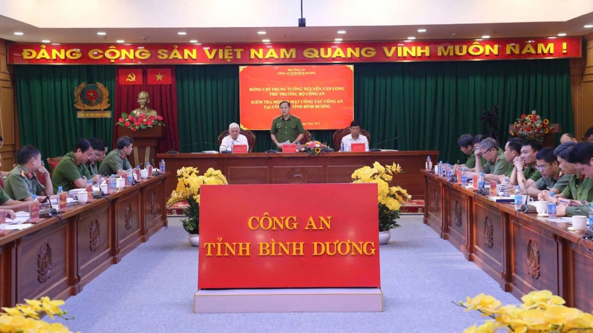 Đoàn công tác làm việc với Bình Dương (ảnh: CA)