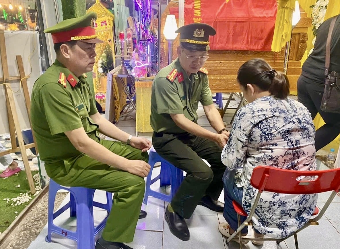 Lãnh đạo công an tỉnh Bà Rịa – Vũng Tàu chia buồn với người thân, gia đình hạ sĩ quan Nguyễn Ngọc Minh Nhật