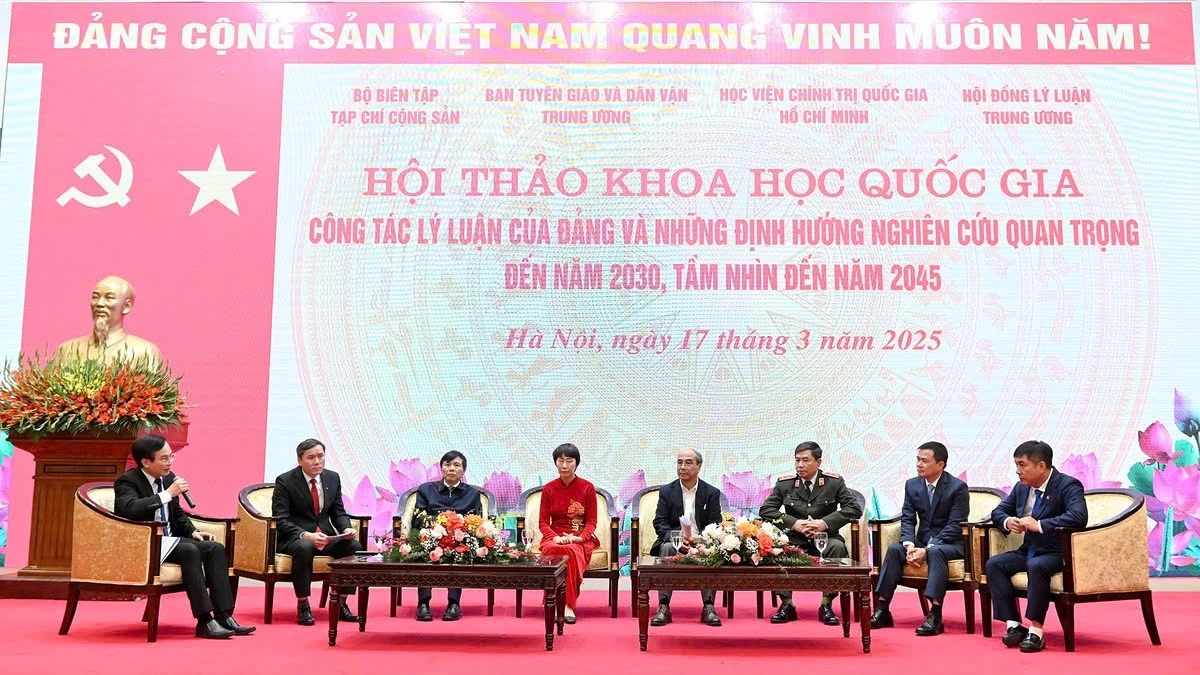 Các đại biểu dự Hội thảo khoa học quốc gia “Công tác lý luận của Đảng và những định hướng nghiên cứu quan trọng đến năm 2030, tầm nhìn đến năm 2045”.