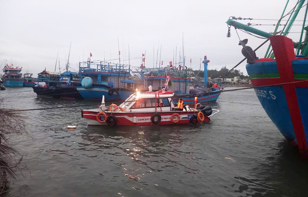 Chiều tối qua việc tìm kiếm vẫn được tổ chức diên rộng