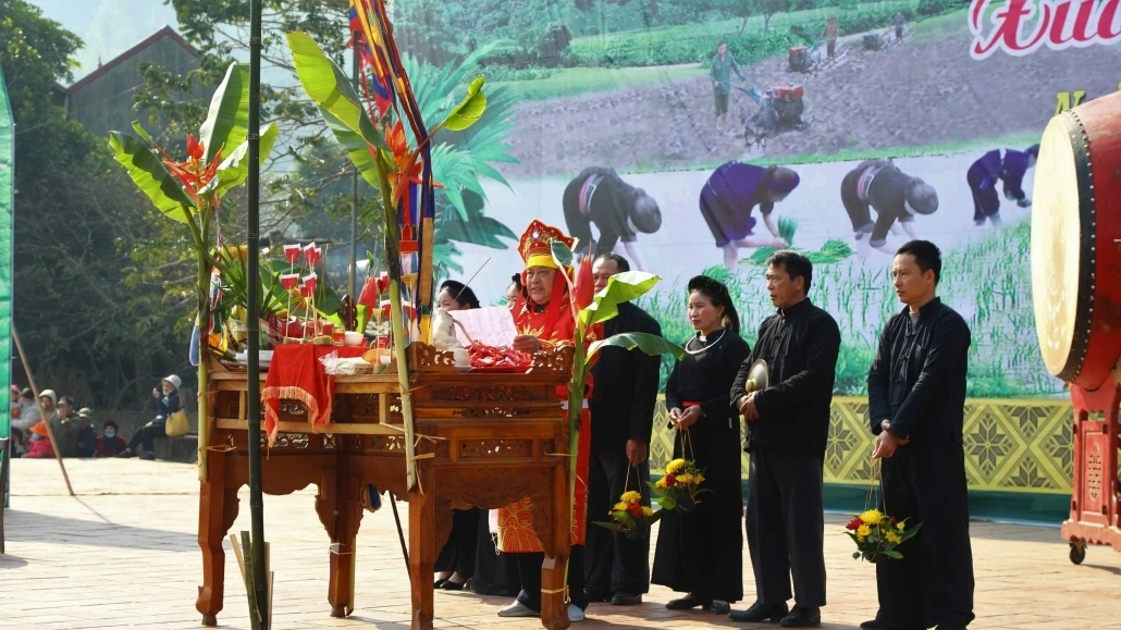 Chủ lễ đọc bài khấn