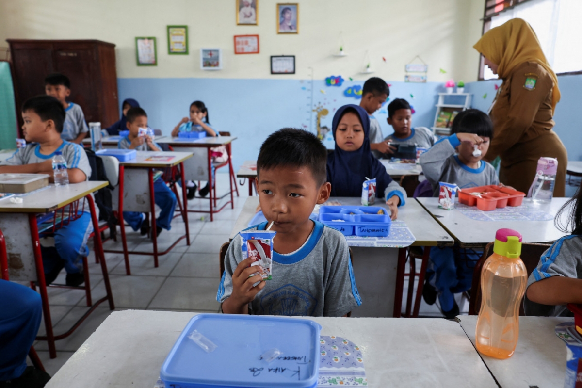 Chương trình bữa ăn dinh dưỡng miễn phí cho trẻ em tại Indonesia. Ảnh: Jakarta Post
