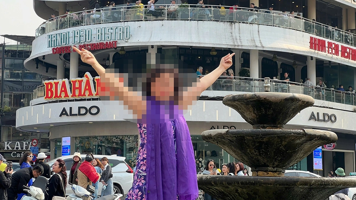 Du khách đã đổ về đây tham quan, chụp ảnh tiềm ẩn nguy cơ mất trật tự, an toàn giao thông