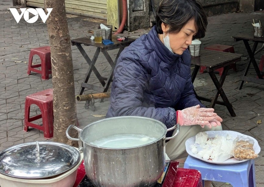 According to a local resident, Trôi and Chay cakes are part of the Vietnamese legend of Mother Âu Cơ.