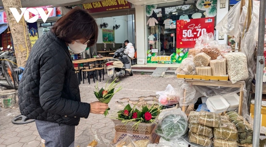 Roses, along with betel and areca, are also popular items for many customers to offer on the ancestral altar during the Cold Food Festival.