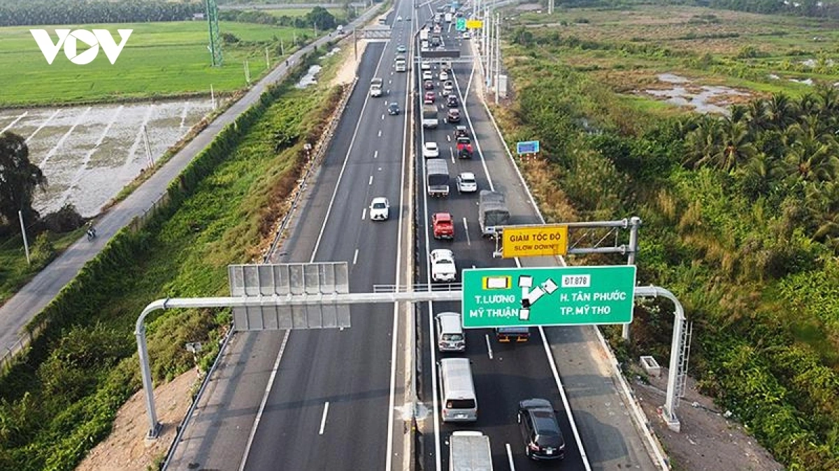 Cao tốc phân kỳ đầu tư cần đáp ứng tối thiểu 4 làn xe hoàn chỉnh
