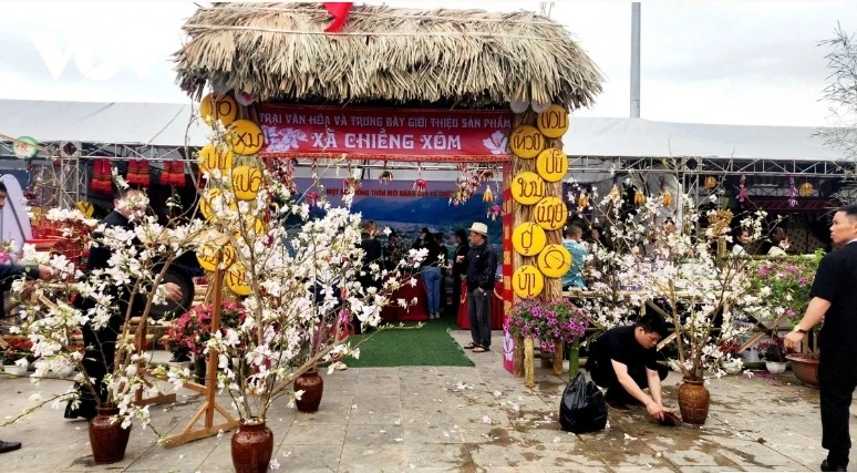 Twelve ethnic cultural camps from communes and wards participate in the Ban Flower Festival in Son La City.