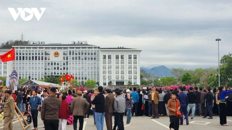 The Ban Flower Festival 2025 aims to meet the public’s cultural and spiritual needs while preserving and promoting ethnic cultural identities, showcasing the cultural and tourism potential of Son La City, and attracting both domestic and international visitors.