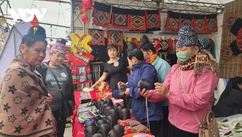 Not only tourists but also locals enjoy the displayed products at the cultural camps.