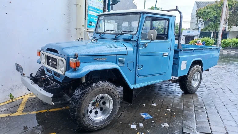 Toyota Land Cruiser J43/J45 với kiểu thân xe bán tải trở thành một trong những mẫu xe hiếm nhất từng được sản xuất của Land Cruiser.