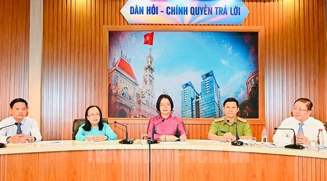 Chương trình “Dân hỏi - Chính quyền trả lời” số tháng 3/2025 với chủ đề “Tinh gọn sắp xếp tổ chức bộ máy - Nâng cao chất lượng phục vụ người dân và doanh nghiệp trên địa bàn thành phố” do HĐND TPHCM phối hợp với Đài Truyền hình TPHCM thực hiện.