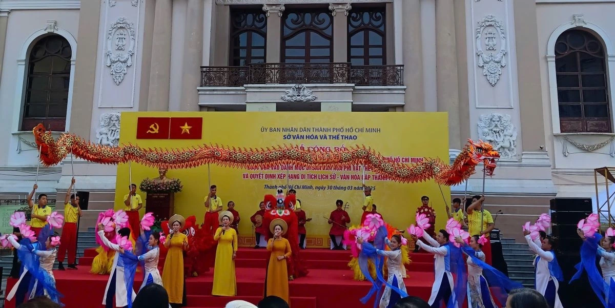 Nghệ thuật lân, sư, rồng là hình thức trình diễn đặc trưng của người Hoa ở TP.HCM, mong ước sự may mắn, thịnh vượng