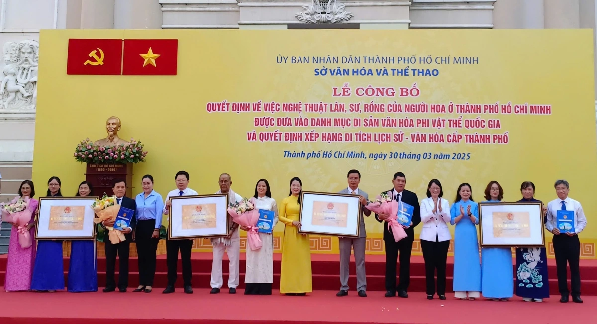 Trao quyết định, bằng xếp hạng đối với Di tích kiến trúc nghệ thuật Trường Đại học Sài Gòn; Đền Bà Mariamman, Trường THPT Trưng Vương và Chợ Tân Định