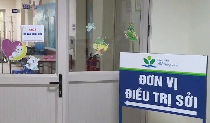 Yêu cầu các cơ sở y tế tổ chức phân luồng người bệnh ngay từ khi người bệnh đến đăng ký khám bệnh (Ảnh VTV)