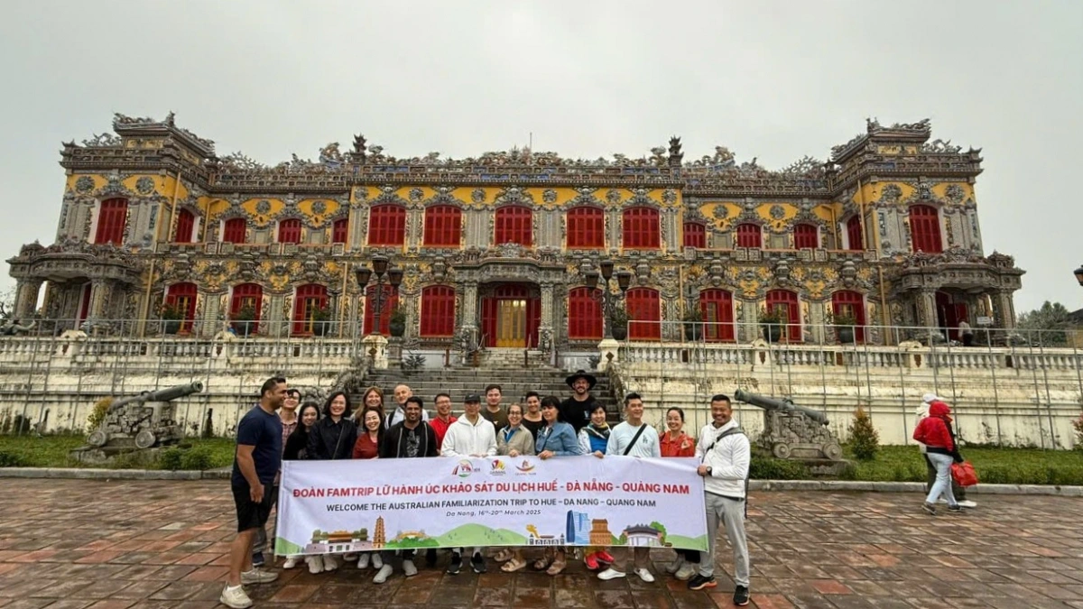 Đoàn Famtrip tham quan tại điện Kiến Trung, Đại Nội Huế