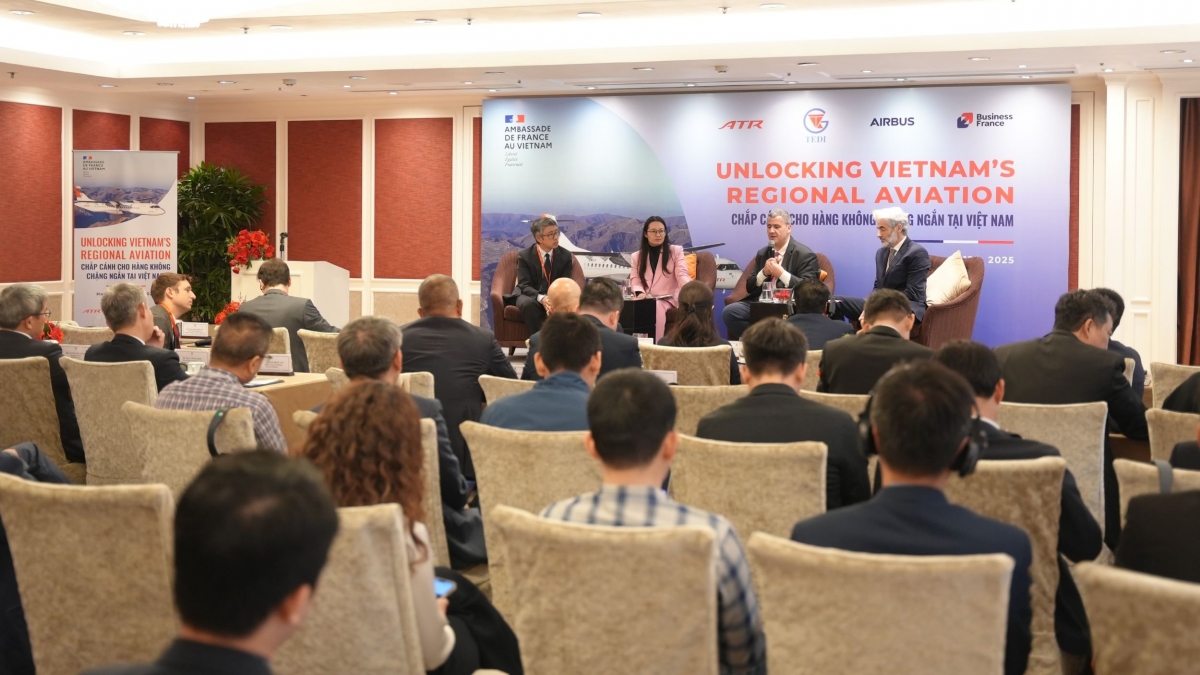 Các đại biểu thảo luận về tiềm năng hàng không chặng ngắn tại Việt Nam