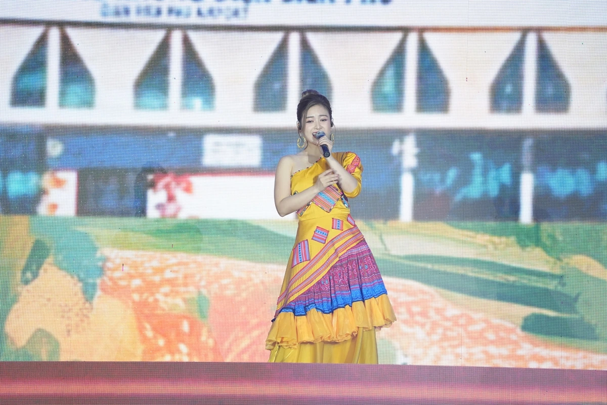 Ca khúc "Miền hoa ban ngày mới" là sản phẩm của AI được Dương Hoàng Yến thể hiện tại Lễ hội Hoa Ban 2025
