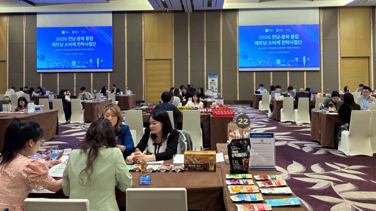 Giao thương trực tiếp (1:1) giữa đoàn doanh nghiệp tỉnh Jeonnam và Chungbuk của Hàn Quốc
với các doanh nghiệp Việt Nam tại Hà Nội ngày 13/3 - Ảnh: KOTRA Hanoi