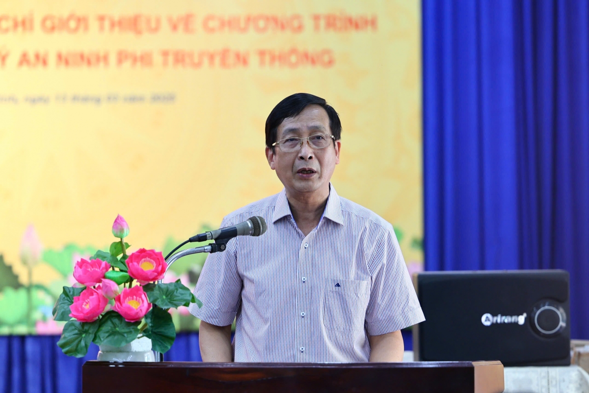 Thiếu tướng, GS.TS Nguyễn Văn Nhật, Giám đốc Trung tâm đào tạo An ninh phi truyền thống giới thiệu về chương trình đào tạo. (Ảnh: Đức Nam)