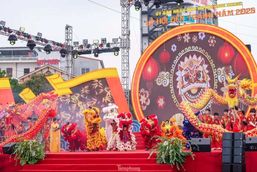 The festival is held in Ninh Giang district of Hai Duong province on March 9, or the 10th day of the second lunar month each year.