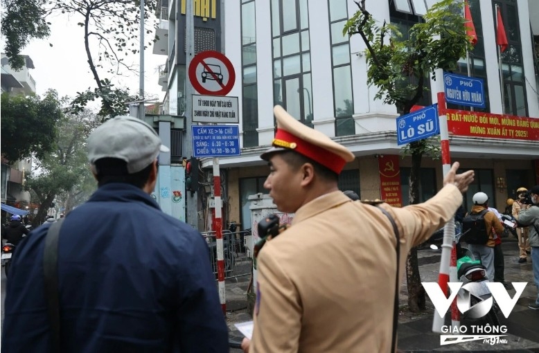  Hanoi designates six transit points to support passenger transport. Locations include Ba Trieu, Tran Nhat Duat, Tran Quang Khai, Tran Khanh Du, Dong Xuan Market, and Phung Hung mural street.