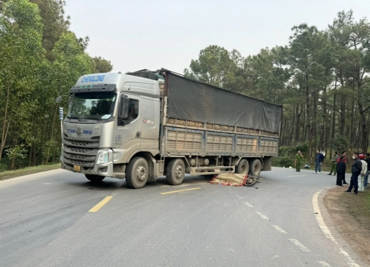 Hiện trường vụ tai nạn giao thông làm 1 học sinh tử vong