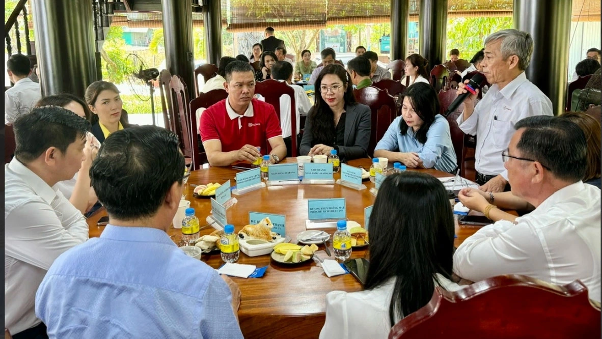 TP.Bến Cát cũng đã tổ chức gặp gỡ, đối thoại với doanh nghiệp qua mô hình cà phê sáng 