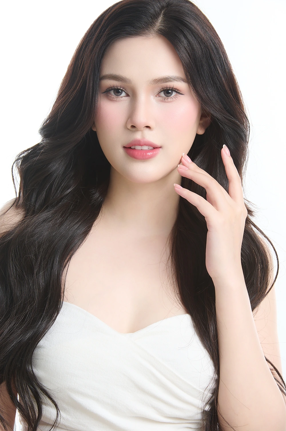 Hiện tại số đo 3 vòng của Linh Đan là 87-60-91cm. Người đẹp giữ thói quen luyện tập thể dục thể thao hàng ngày để duy trì vóc dáng và lựa chọn chế độ ăn phù hợp với bản thân. Nhiều khán giả thắc mắc việc tôi có sửa mũi hay nâng ngực không. Tôi chưa từng phẫu thuật thẩm mỹ vì tôi hài lòng với cơ thể mà bố mẹ cho. Tôi thích ngoại hình hiện tại nên sẽ không can thiệp".