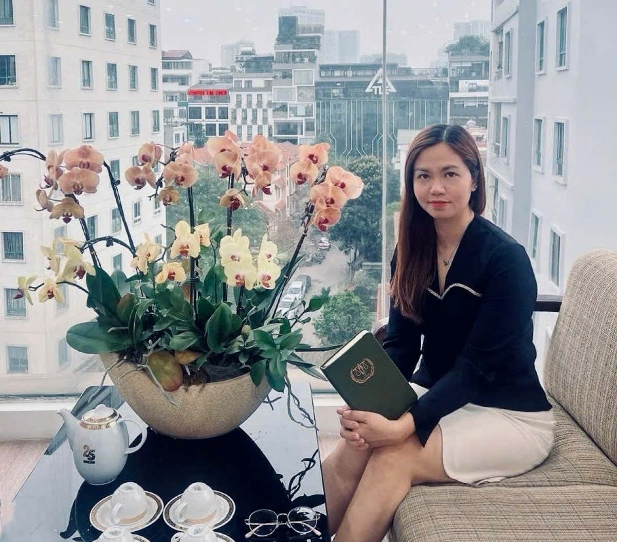 Chuyên gia tư vấn Pháp lý Nguyễn Hoàng Oanh, công tác tại Công ty THHH Luật Châu Phong chia sẻ cùng phóng viên VOV2 quanh câu chuyện người nổi tiếng sẽ phạm luật khi tham gia vào quảng cáo "thổi phồng" hoặc sai sự thật