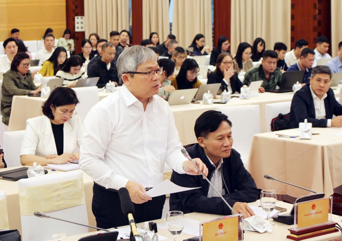 Thiếu tướng Hoàng Anh Tuyên, Phó Chánh văn phòng, người phát Bộ Công an đã thông tin về nội dung liên quan đến tinh gọn tổ chức bộ máy của công an nhân dân, giải thể công an cấp huyện trên cả nước. (Ảnh: Lê Bảo)