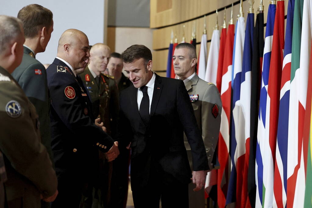 Hội nghị các Tổng tham mưu trưởng nhóm họp tại Paris đã có những tiến triển cụ thể và "rõ ràng". Ảnh: Libération